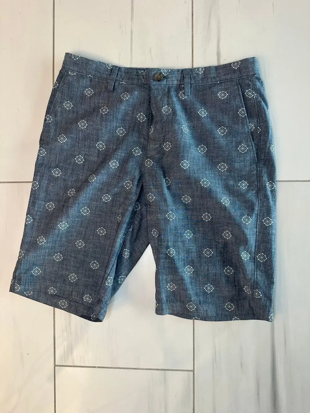 Banana Republic Men's Size 30 Blue Chambray Geometric Print Chino Shorts
